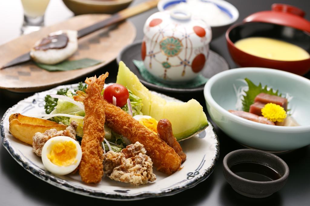 Okada Ryokan Warakutei Takajama Exteriér fotografie