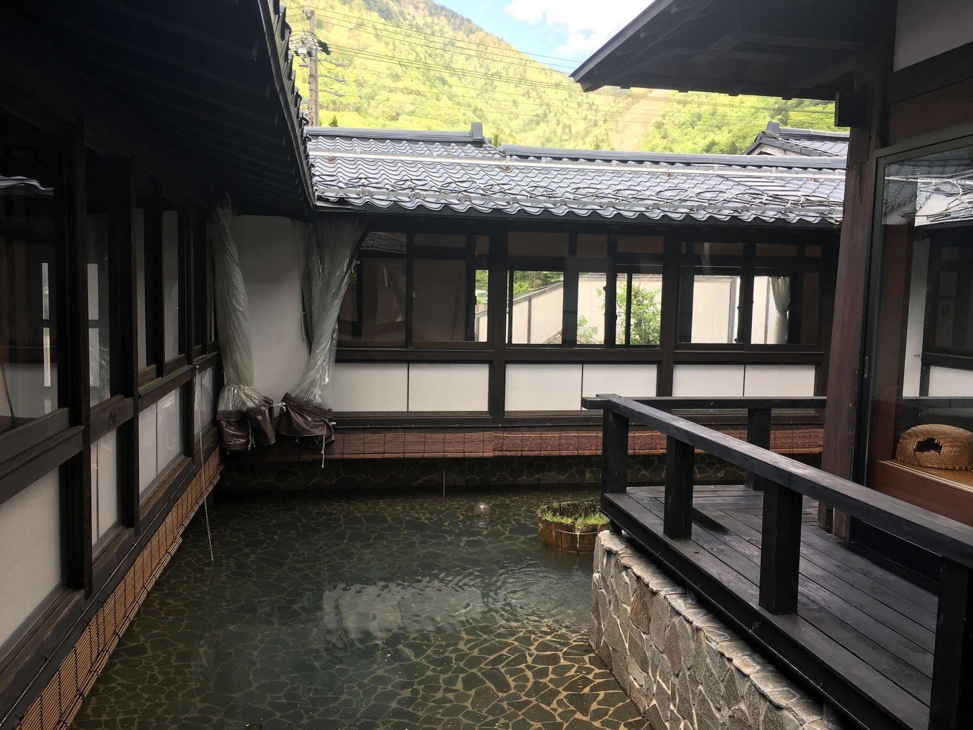 Okada Ryokan Warakutei Takajama Exteriér fotografie