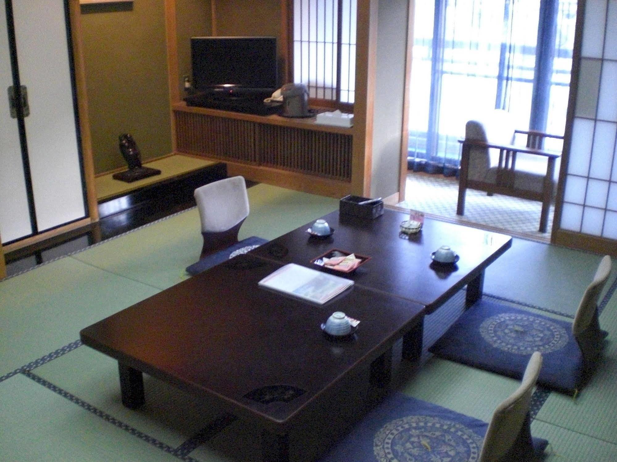 Okada Ryokan Warakutei Takajama Exteriér fotografie