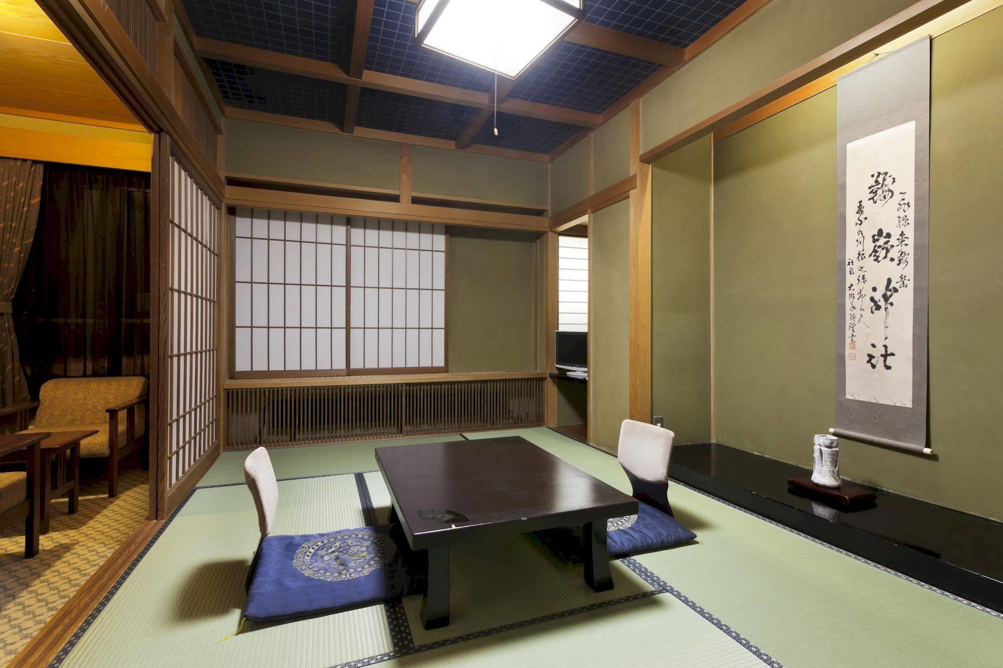 Okada Ryokan Warakutei Takajama Exteriér fotografie