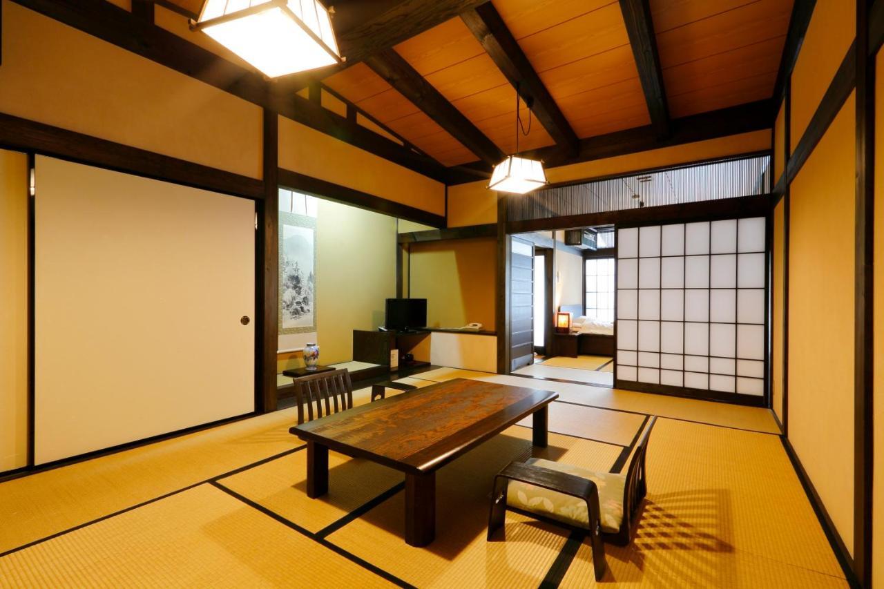 Okada Ryokan Warakutei Takajama Exteriér fotografie