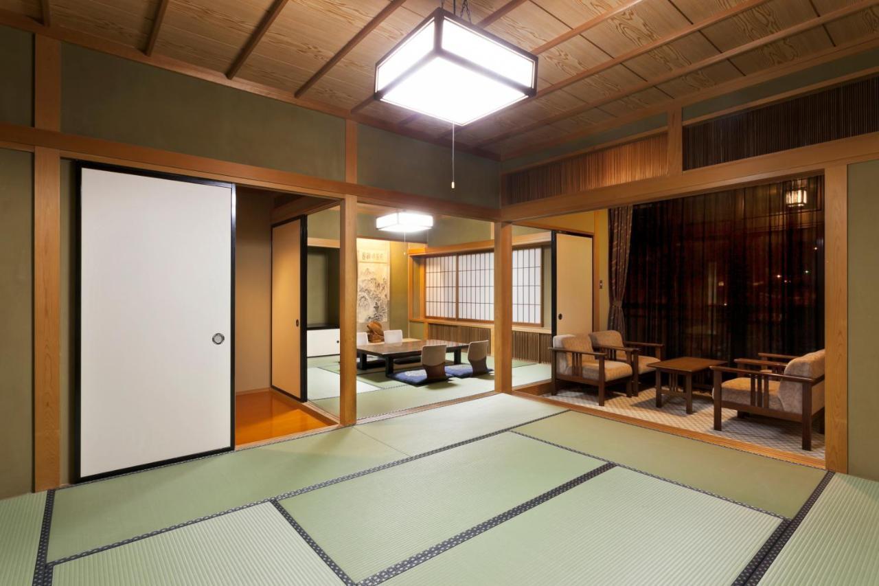 Okada Ryokan Warakutei Takajama Exteriér fotografie