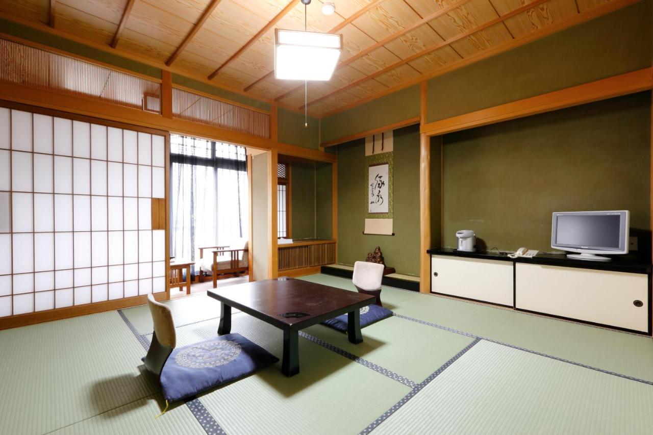 Okada Ryokan Warakutei Takajama Exteriér fotografie
