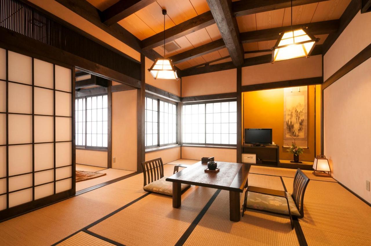 Okada Ryokan Warakutei Takajama Exteriér fotografie
