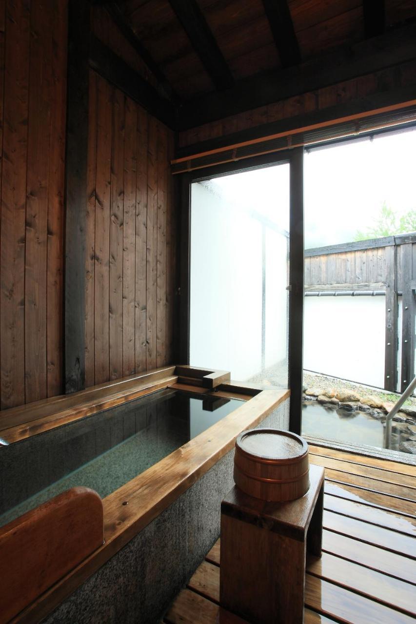 Okada Ryokan Warakutei Takajama Exteriér fotografie