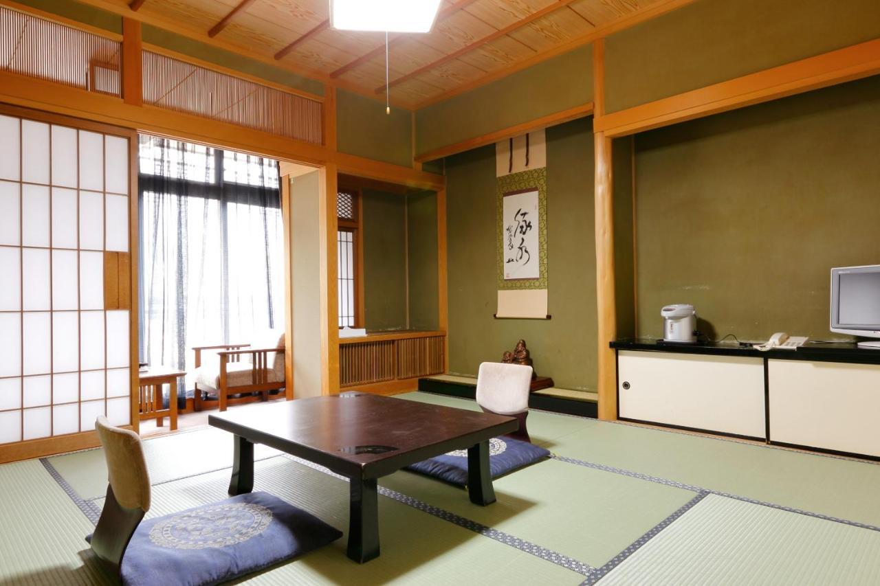 Okada Ryokan Warakutei Takajama Exteriér fotografie