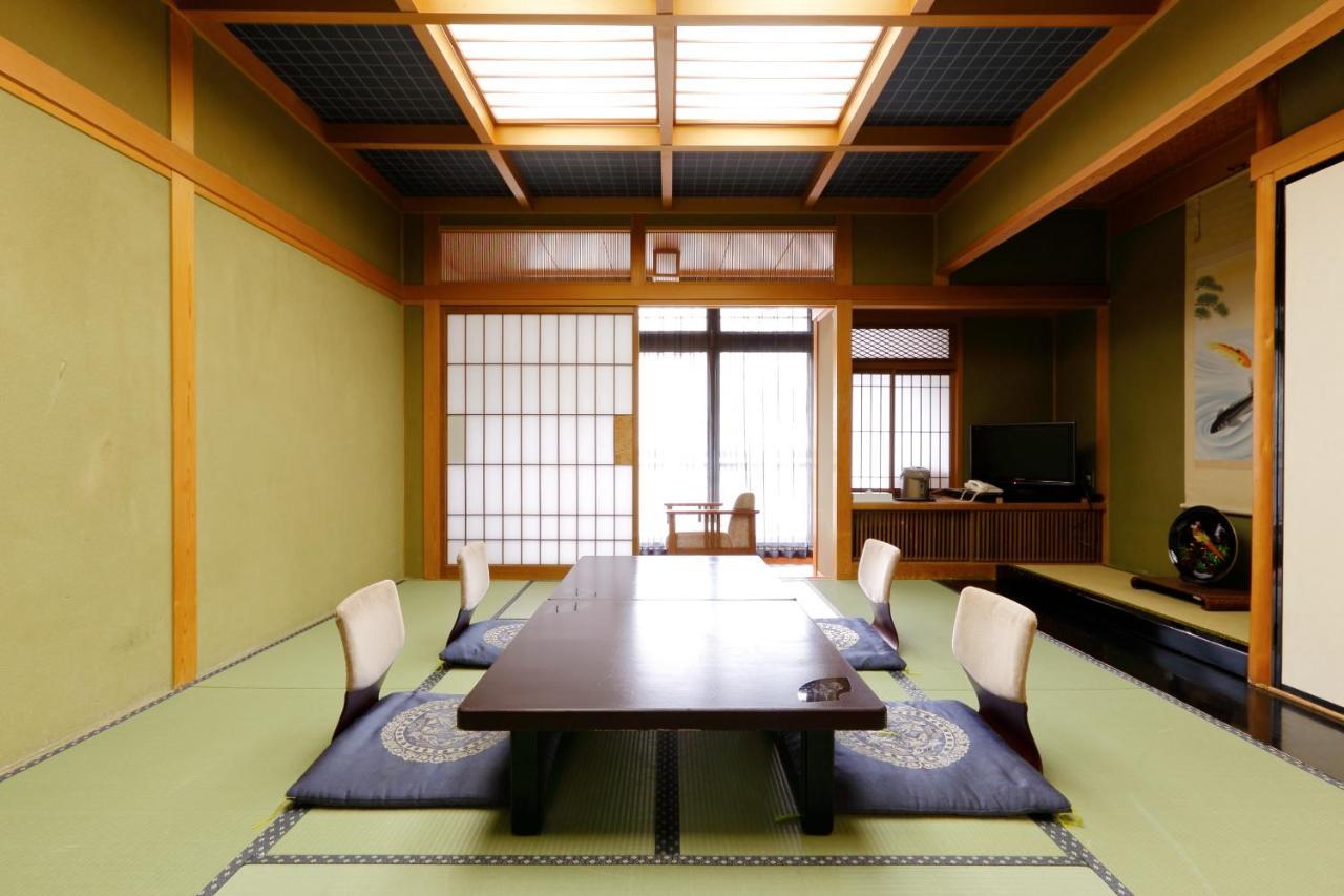 Okada Ryokan Warakutei Takajama Exteriér fotografie