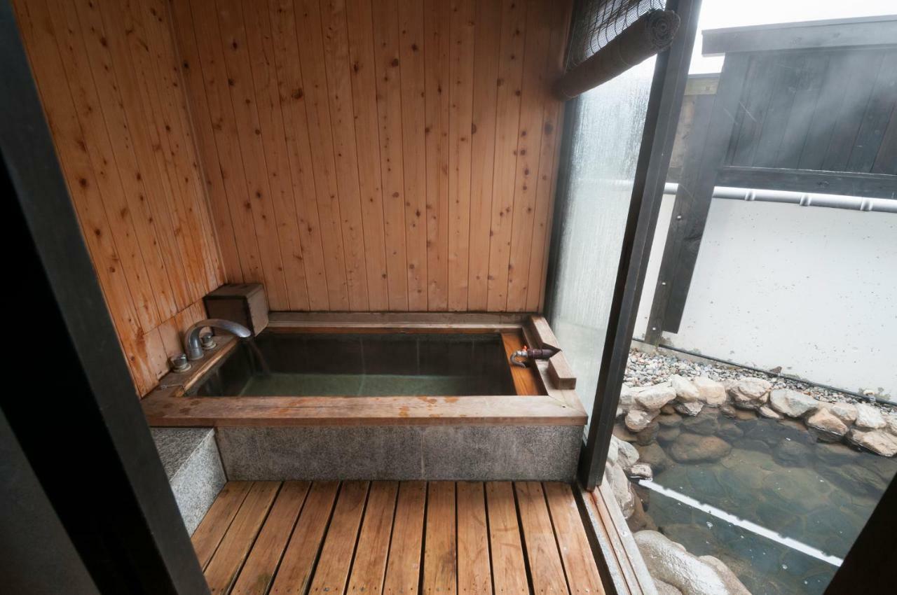 Okada Ryokan Warakutei Takajama Exteriér fotografie